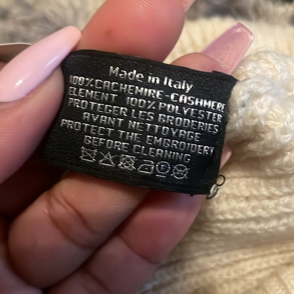 Chanel Cashmere Beanie - Picture 8 of 9